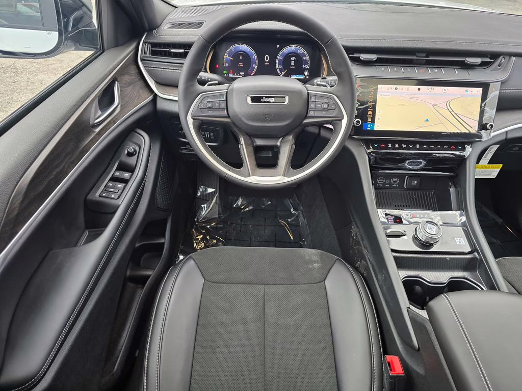 2026 Bright White Clearcoat Jeep Grand Cherokee Laredo Altitude 4X4 SUV