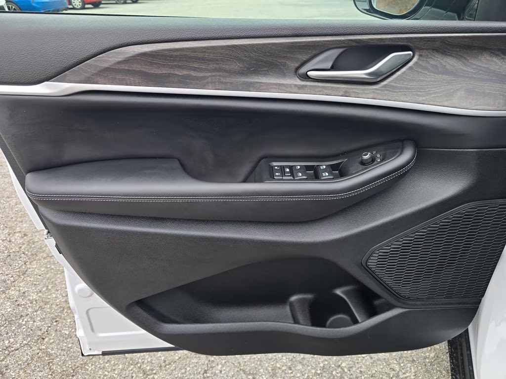 2026 Bright White Clearcoat Jeep Grand Cherokee Laredo Altitude 4X4 SUV