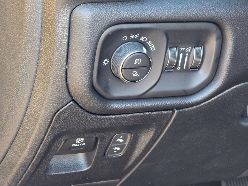 2026 Diamond Black Crystal Pearlcoat Ram 1500 Big Horn/Lone Star 4X4 Truck