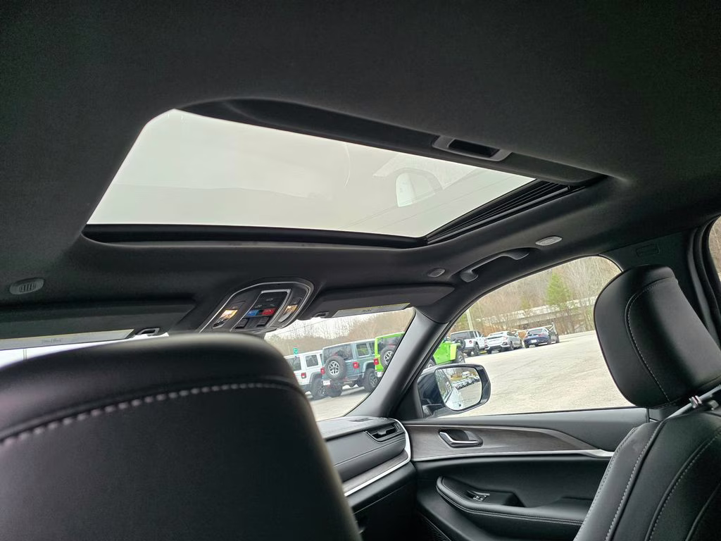 2026 Bright White Clearcoat Jeep Grand Cherokee Laredo Altitude 4X4 SUV