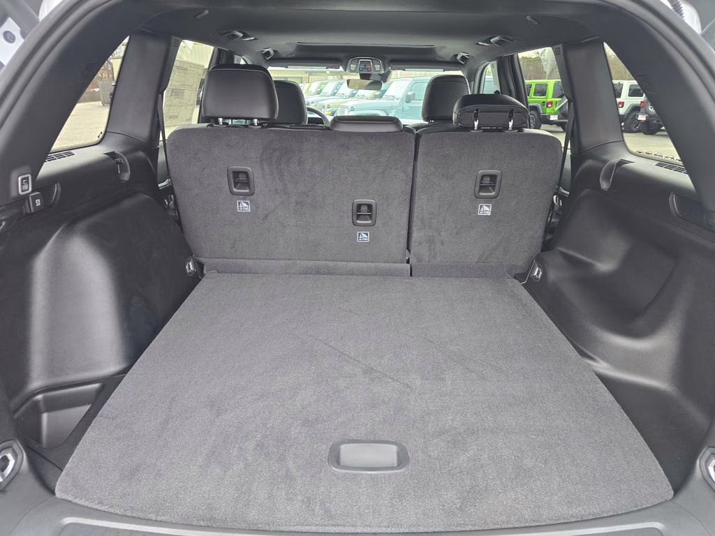 2026 Bright White Clearcoat Jeep Grand Cherokee Laredo Altitude 4X4 SUV