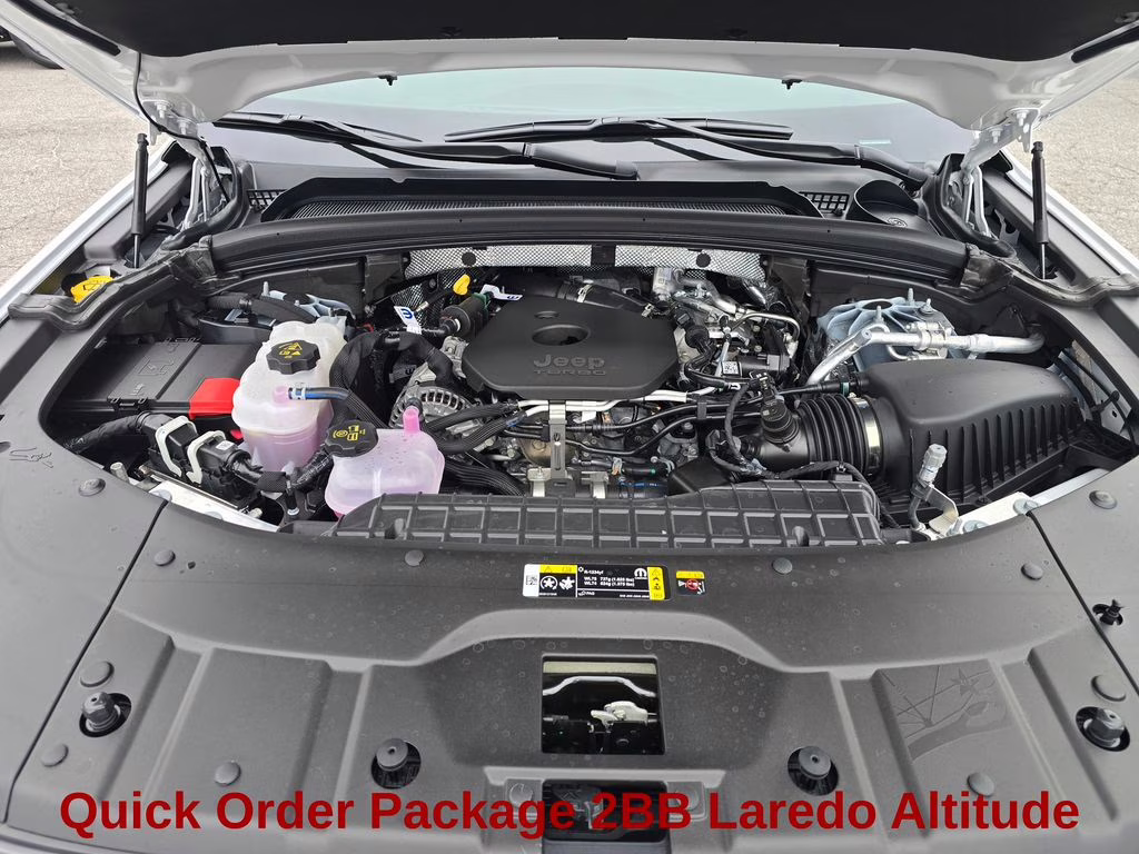 2026 Bright White Clearcoat Jeep Grand Cherokee Laredo Altitude 4X4 SUV