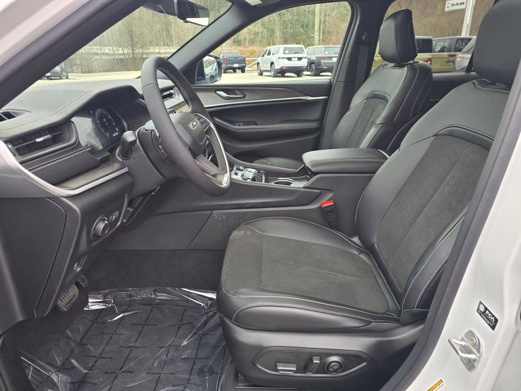 2026 Bright White Clearcoat Jeep Grand Cherokee Laredo Altitude 4X4 SUV