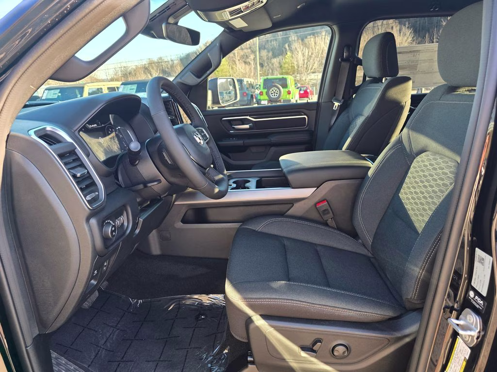 2026 Diamond Black Crystal Pearlcoat Ram 1500 Big Horn/Lone Star 4X4 Truck