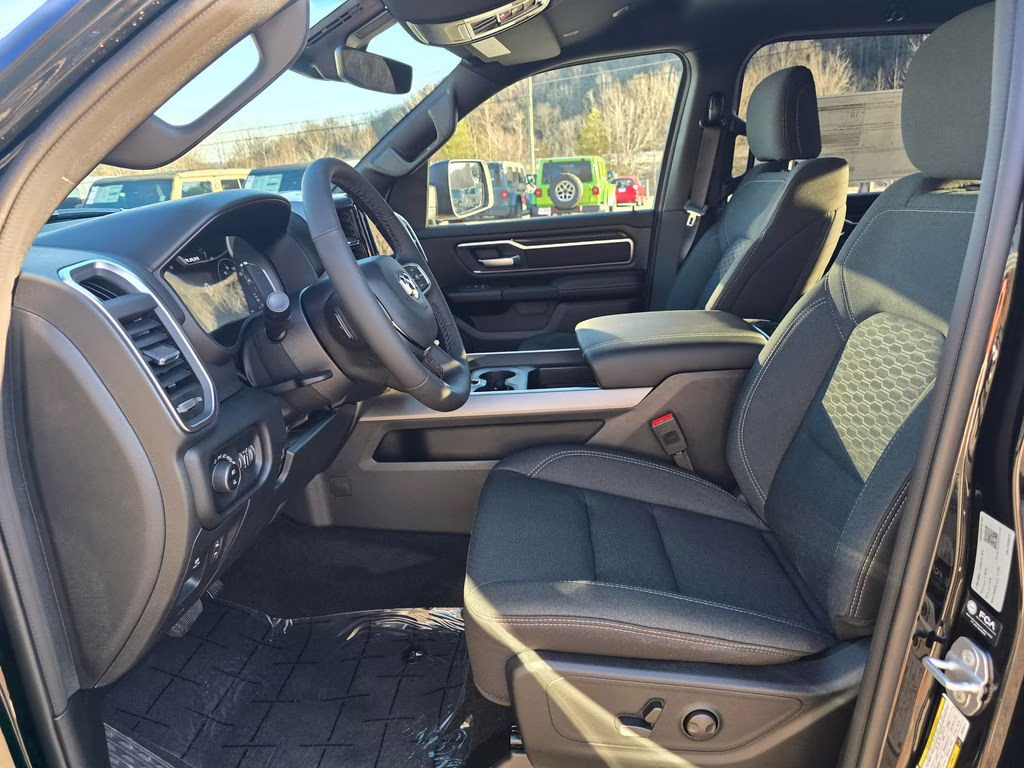 2026 Diamond Black Crystal Pearlcoat Ram 1500 Big Horn/Lone Star 4X4 Truck