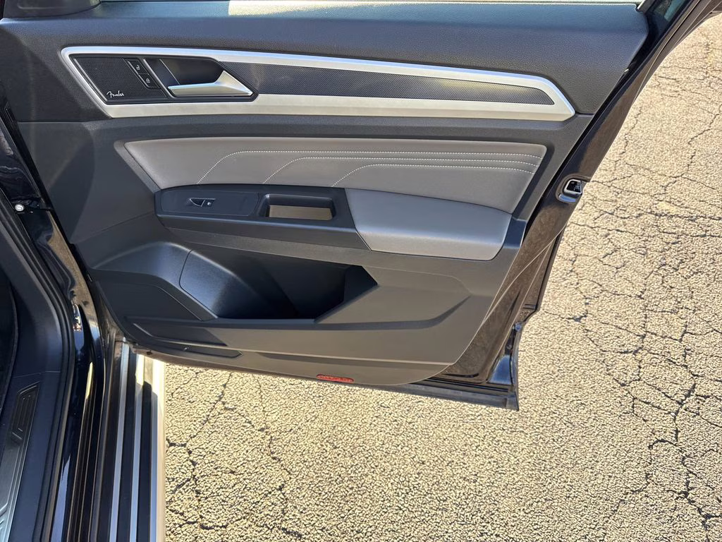 2022 Deep Black Pearl Volkswagen Atlas 3.6L V6 SEL Premium R-Line AWD SUV