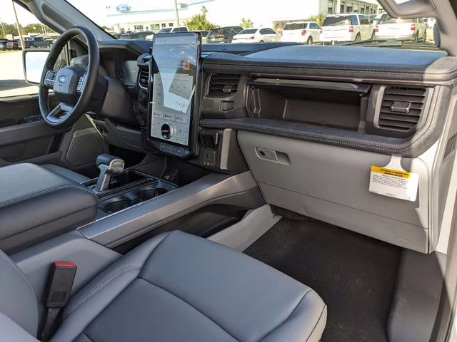 2025 Oxford White Ford F-150 Lightning Flash AWD Truck