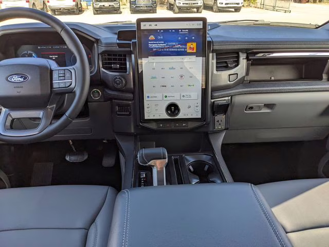 2025 Oxford White Ford F-150 Lightning Flash AWD Truck