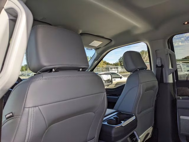 2025 Oxford White Ford F-150 Lightning Flash AWD Truck