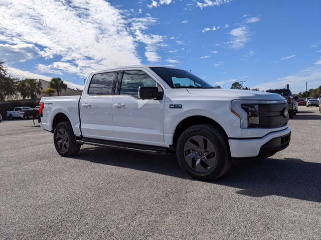 2025 Oxford White Ford F-150 Lightning Flash AWD Truck