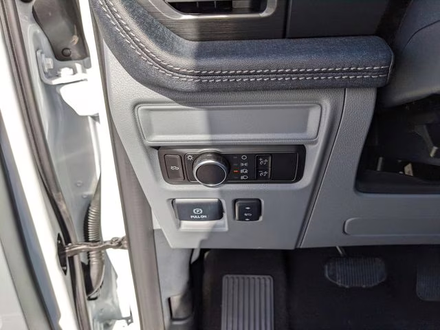 2025 Oxford White Ford F-150 Lightning Flash AWD Truck