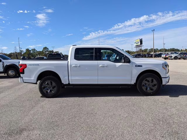 2025 Oxford White Ford F-150 Lightning Flash AWD Truck