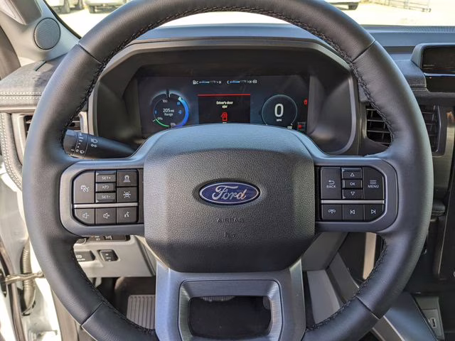 2025 Oxford White Ford F-150 Lightning Flash AWD Truck