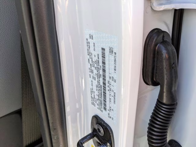 2025 Oxford White Ford F-150 Lightning Flash AWD Truck