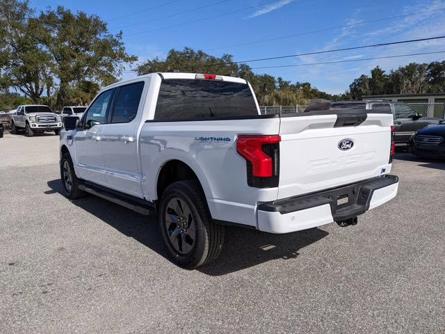 2025 Oxford White Ford F-150 Lightning Flash AWD Truck