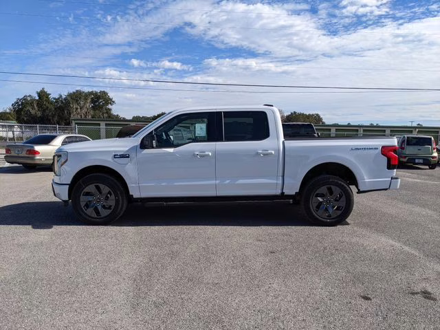 2025 Oxford White Ford F-150 Lightning Flash AWD Truck