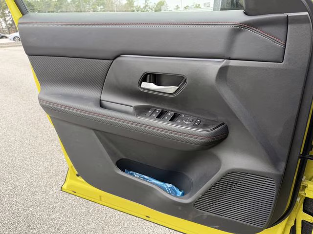 2026 Yuzu Yellow/Super Black Nissan Kicks SR FWD SUV