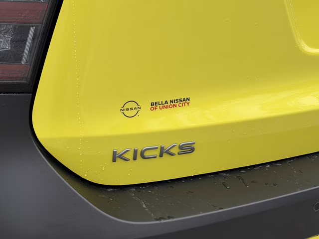 2026 Yuzu Yellow/Super Black Nissan Kicks SR FWD SUV