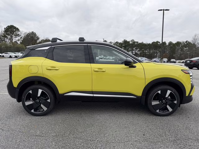 2026 Yuzu Yellow/Super Black Nissan Kicks SR FWD SUV