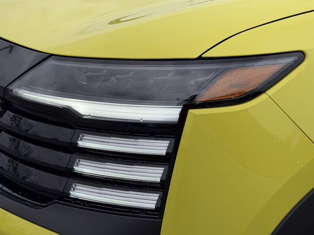 2026 Yuzu Yellow/Super Black Nissan Kicks SR FWD SUV