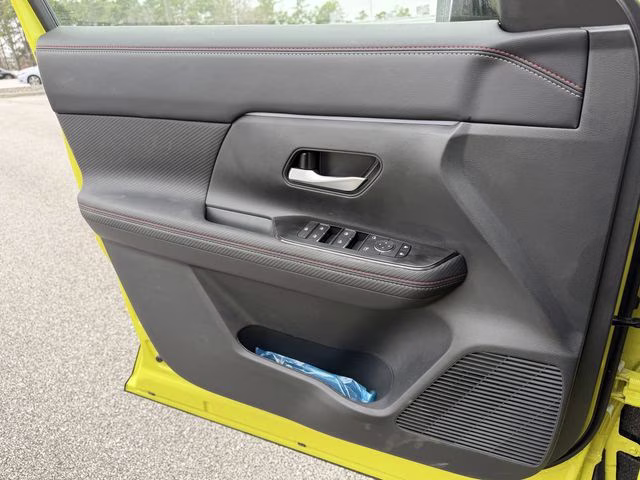2026 Yuzu Yellow/Super Black Nissan Kicks SR FWD SUV
