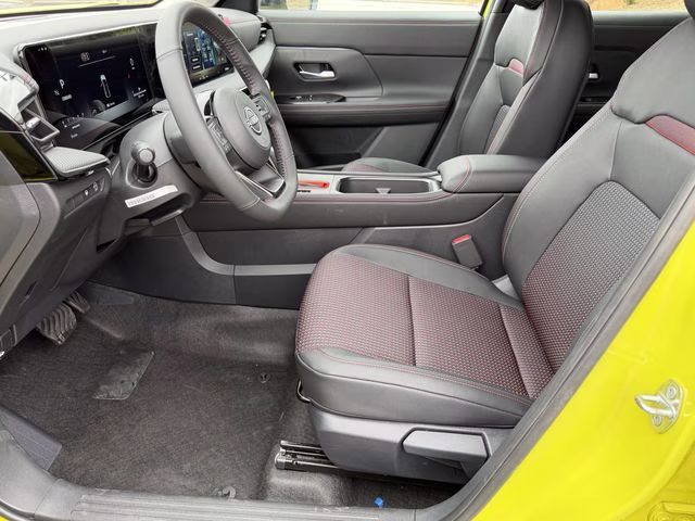 2026 Yuzu Yellow/Super Black Nissan Kicks SR FWD SUV