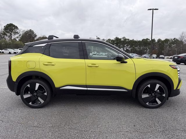 2026 Yuzu Yellow/Super Black Nissan Kicks SR FWD SUV