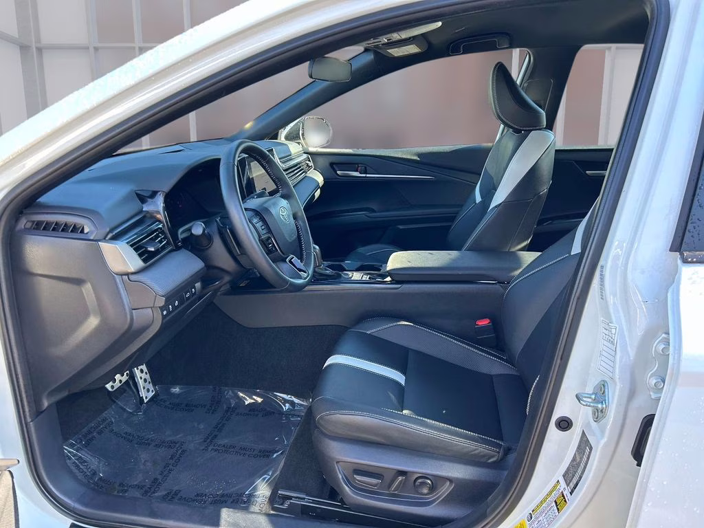 2025 Wind Chill Pearl Toyota Camry SE FWD Sedan