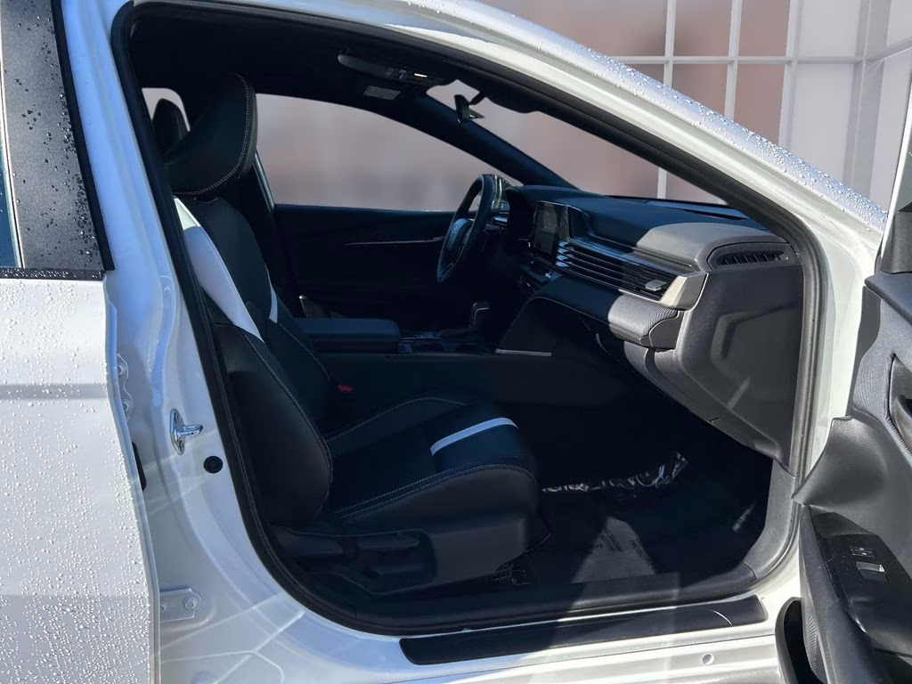 2025 Wind Chill Pearl Toyota Camry SE FWD Sedan