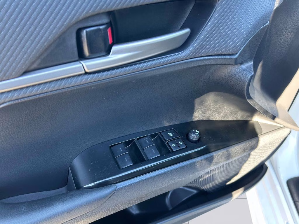 2025 Wind Chill Pearl Toyota Camry SE FWD Sedan