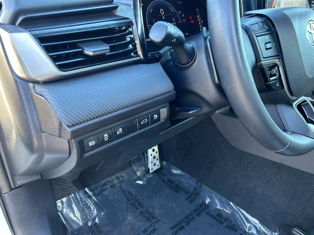 2025 Wind Chill Pearl Toyota Camry SE FWD Sedan