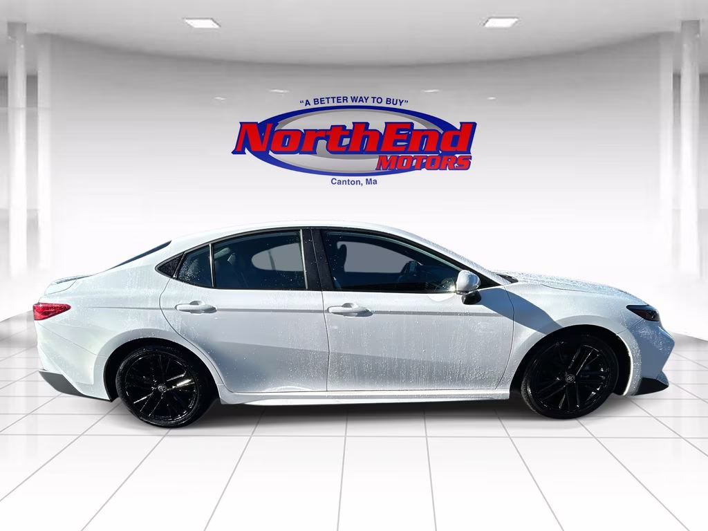 2025 Wind Chill Pearl Toyota Camry SE FWD Sedan