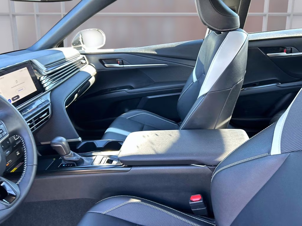 2025 Wind Chill Pearl Toyota Camry SE FWD Sedan