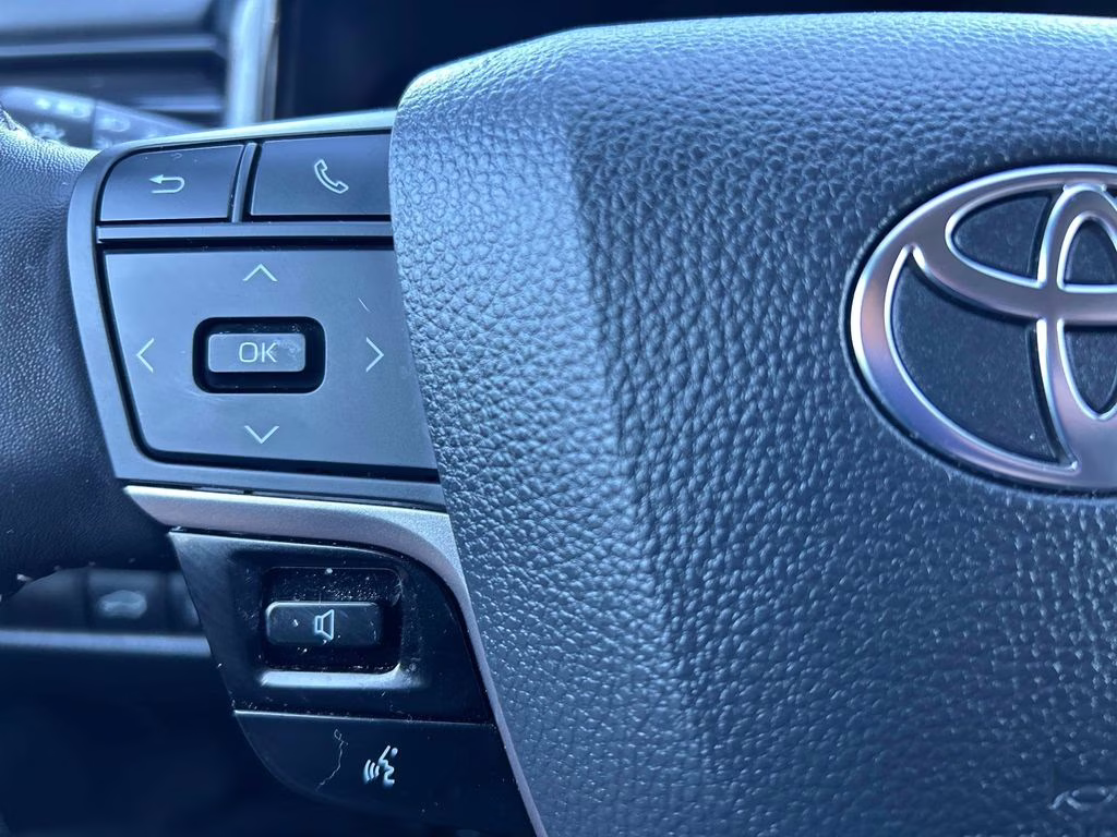 2025 Wind Chill Pearl Toyota Camry SE FWD Sedan