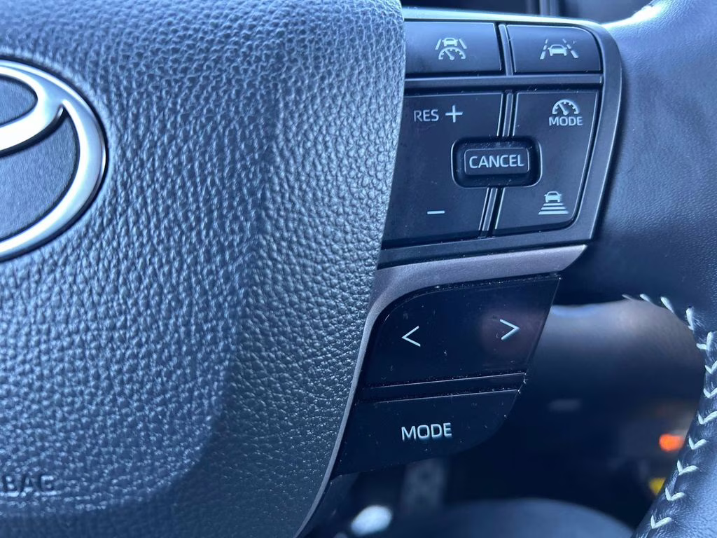 2025 Wind Chill Pearl Toyota Camry SE FWD Sedan