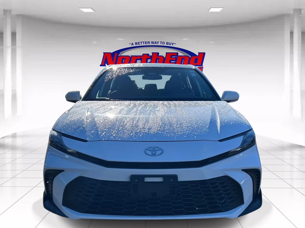 2025 Wind Chill Pearl Toyota Camry SE FWD Sedan