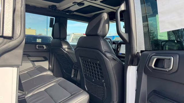 2025 Oxford White Ford Bronco Badlands 4X4 SUV