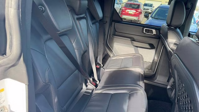 2025 Oxford White Ford Bronco Badlands 4X4 SUV