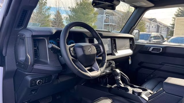 2025 Oxford White Ford Bronco Badlands 4X4 SUV