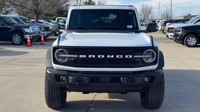 2025 Oxford White Ford Bronco Badlands 4X4 SUV