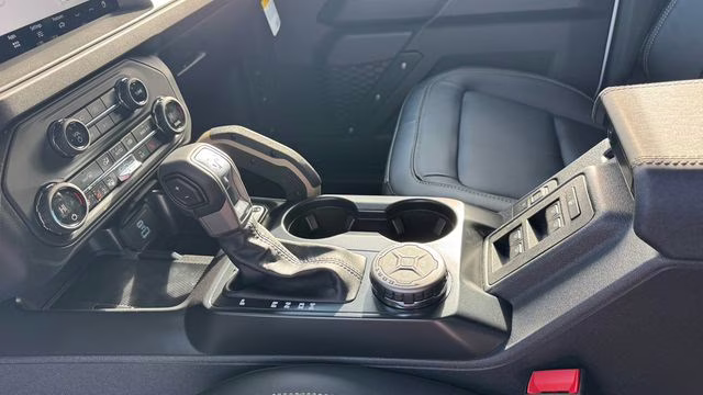 2025 Oxford White Ford Bronco Badlands 4X4 SUV