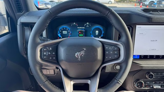 2025 Oxford White Ford Bronco Badlands 4X4 SUV