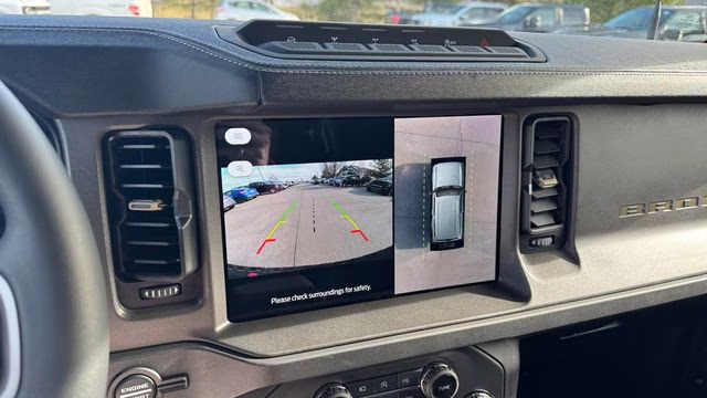 2025 Oxford White Ford Bronco Badlands 4X4 SUV