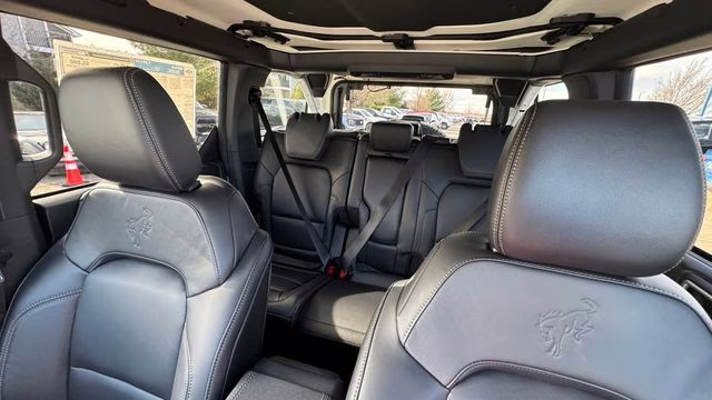 2025 Oxford White Ford Bronco Badlands 4X4 SUV