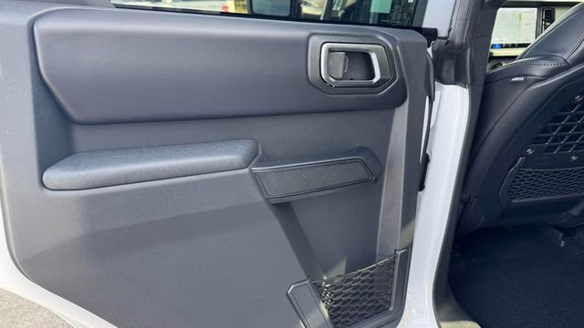 2025 Oxford White Ford Bronco Badlands 4X4 SUV