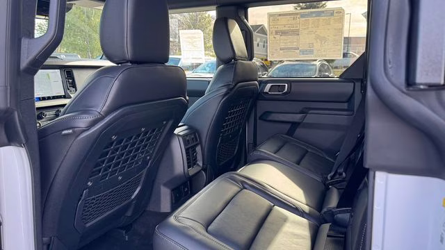 2025 Oxford White Ford Bronco Badlands 4X4 SUV