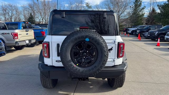 2025 Oxford White Ford Bronco Badlands 4X4 SUV