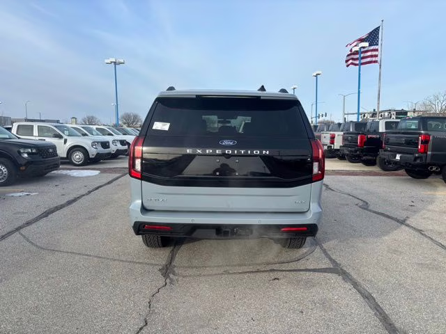 2026 Glacier Gray Metallic Tri-Coat Ford Expedition Max Active 4X4 SUV