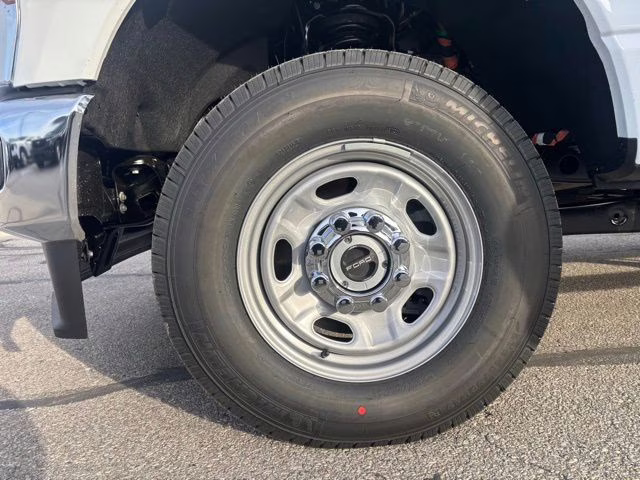 2026 Oxford White Ford Super Duty F-250 SRW XL 4X4 Truck