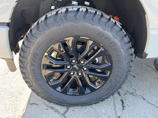 2026 Avalanche Ford F-150 Lariat 4X4 Truck